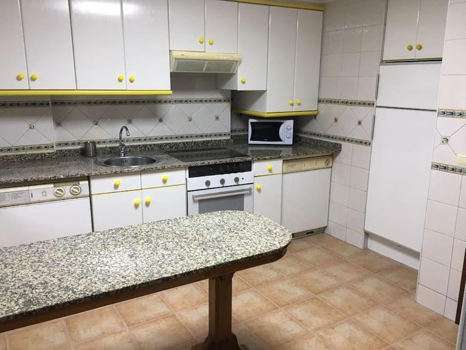 אוביידו Paraguas Guesthouse מראה חיצוני תמונה